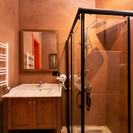 Penelope's Loft: Just Renovated 5br In City Centre Lejlighed *