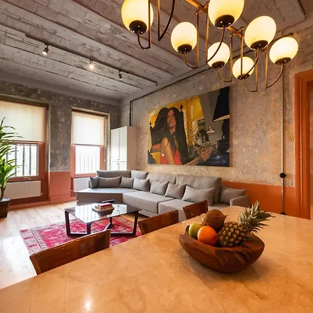 Penelope's Loft: Just Renovated 5br In City Centre Lejlighed Istanbul