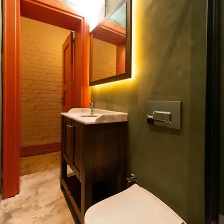 Penelope's Loft: Just Renovated 5br In City Centre Lejlighed Istanbul