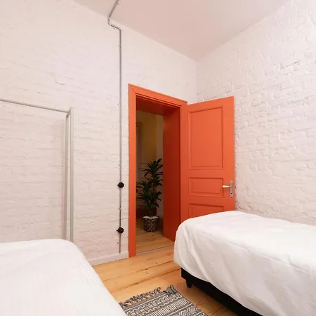 Penelope's Loft: Just Renovated 5br In City Centre Lejlighed