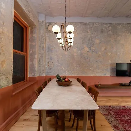 Penelope's Loft: Just Renovated 5br In City Centre