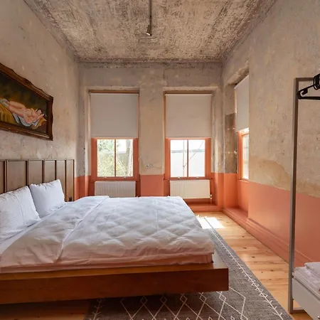 Penelope's Loft: Just Renovated 5br In City Centre شقة