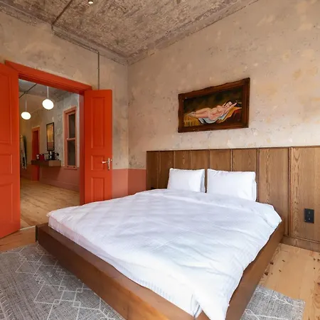 Penelope's Loft: Just Renovated 5br In City Centre